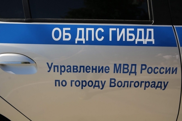 Пешеходы попали под машину в Волжском